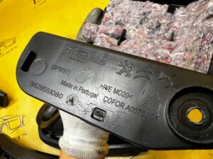 KRATKA WENTYLACYJNA DEKOMPRESYJNA TYŁ PRAWY PRAWA PEUGEOT 2008 II