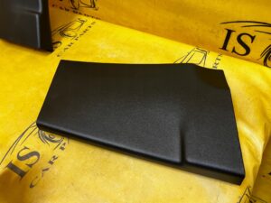 POSZYCIE OSŁONA SŁUPKA ŚRODKOWEGO B PRAWY PRAWA PEUGEOT 2008 II