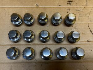 KOMPLET NAKRĘTKI DO KÓŁ 5 SZT RANGE ROVER LAND ROVER