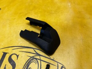 OSŁONA PROWADNICY SZYNY FOTELA PRZÓD PRAWY MERCEDES A W177