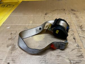 PAS BEZPIECZEŃSTWA TYŁ TYLNY BEŻ BMW 7 E38