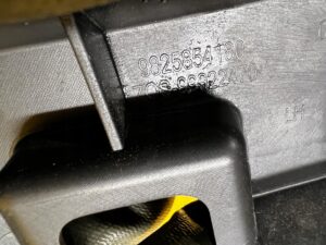 ŚLIZG MOCOWANIE WSPORNIK ZDERZAKA TYŁ LEWY PEUGEOT 2008 II