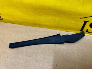 ZAKOŃCZENIE OSŁONA LISTWA PODSZYBIA PRAWA FORD ESCAPE MK4 KUGA MK3