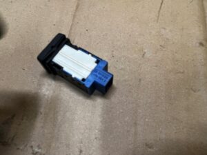 PANEL PRZEŁĄCZNIK PRZYCISK OGRZEWANIA FOTELA LEWY TOYOTA AURIS II