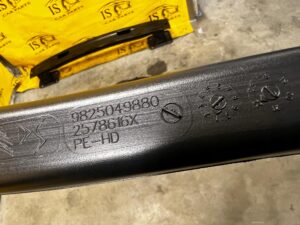 KANAŁ PRZEWÓD WLOT DOLOT POWIETRZA SZYBY PRZÓD PEUGEOT 2008 II