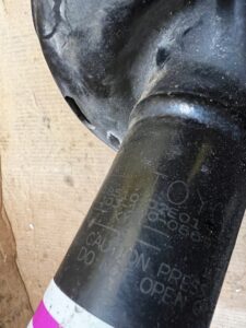 AMORTYZATOR MCPHERSON PRZÓD PRAWY TOYOTA AURIS II 1.8 HYBRID