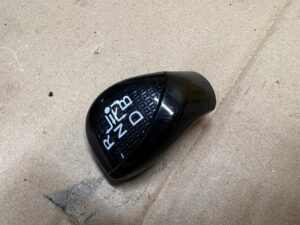 GAŁKA ZMIANY BIEGÓW TOYOTA AURIS II LIFT 1.8 HYBRID