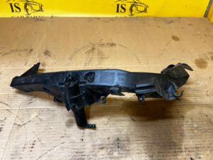 ŚLIZG MOCOWANIE WSPORNIK ZDERZAKA LAMPY PRZÓD LEWY BMW 3 E90 E91 LIFT LCI