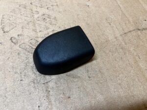 2 X OSŁONA ZAŚLEPKA MOCOWANIA PASA BEZPIECZEŃSTWA PRZÓD TOYOTA AURIS II