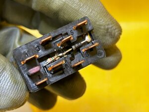 WŁĄCZNIK PRZYCISK PRZEŁĄCZNIK ŚWIATEŁ AWARYJNYCH BMW 5 E28 3 E30 NOWY OEM