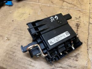 SKRZYNKA BEZPIECZNIKÓW OGRANICZNIK PRĄDU MERCEDES GL X166