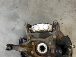 ZWROTNICA PIASTA TARCZA PRZÓD LEWY TOYOTA RAV4 V 2.5 HYBRID