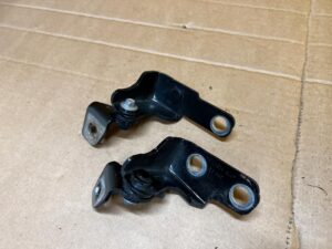 KPL ZAWIASY DRZWI PRZÓD LEWY FORD ESCAPE MK4 UM