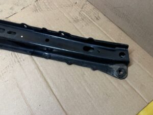 KIEŁ WSPORNIK WÓZKA SANEK PRZÓD PRAWY TOYOTA AURIS II