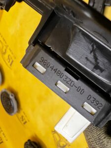 PANEL PRZYCISK PRZEŁĄCZNIK SZYBY DRZWI PRZÓD PRAWY PEUGEOT 2008 II