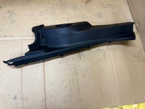 PLASTIK OSŁONA LISTWA KANAPY SŁUPKA C TYŁ LEWY TOYOTA AURIS II