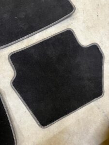 KPL DYWANIKI WYCIERACZKI WELUROWE ORYGINALNE PRZÓD TYŁ FORD FIESTA MK8 EU