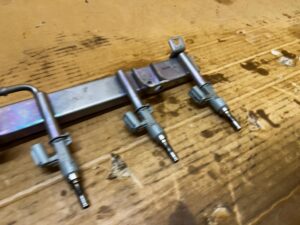 LISTWA WTRYSKOWA TOYOTA RAV4 V 2.5 HYBRID