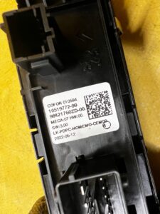 PANEL PRZYCISK PRZEŁĄCZNIK SZYB LUSTEREK DRZWI PRZÓD LEWY PEUGEOT 2008 II