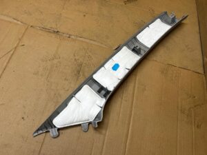 POSZYCIE OSŁONA OBUDOWA SŁUPKA PRZÓD A LEWY TOYOTA AURIS II