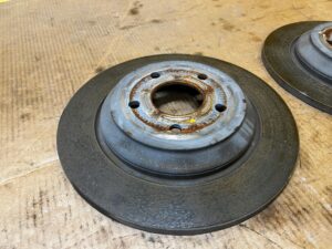 KOMPLET TARCZE HAMULCOWE TYŁ FORD ESCAPE MK4 1.5 ECOBOOST