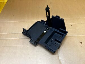 MOCOWANIE UCHWYT PODSTAWA OBUDOWA AKUMULATORA FORD ESCAPE MK4 KUGA MK3