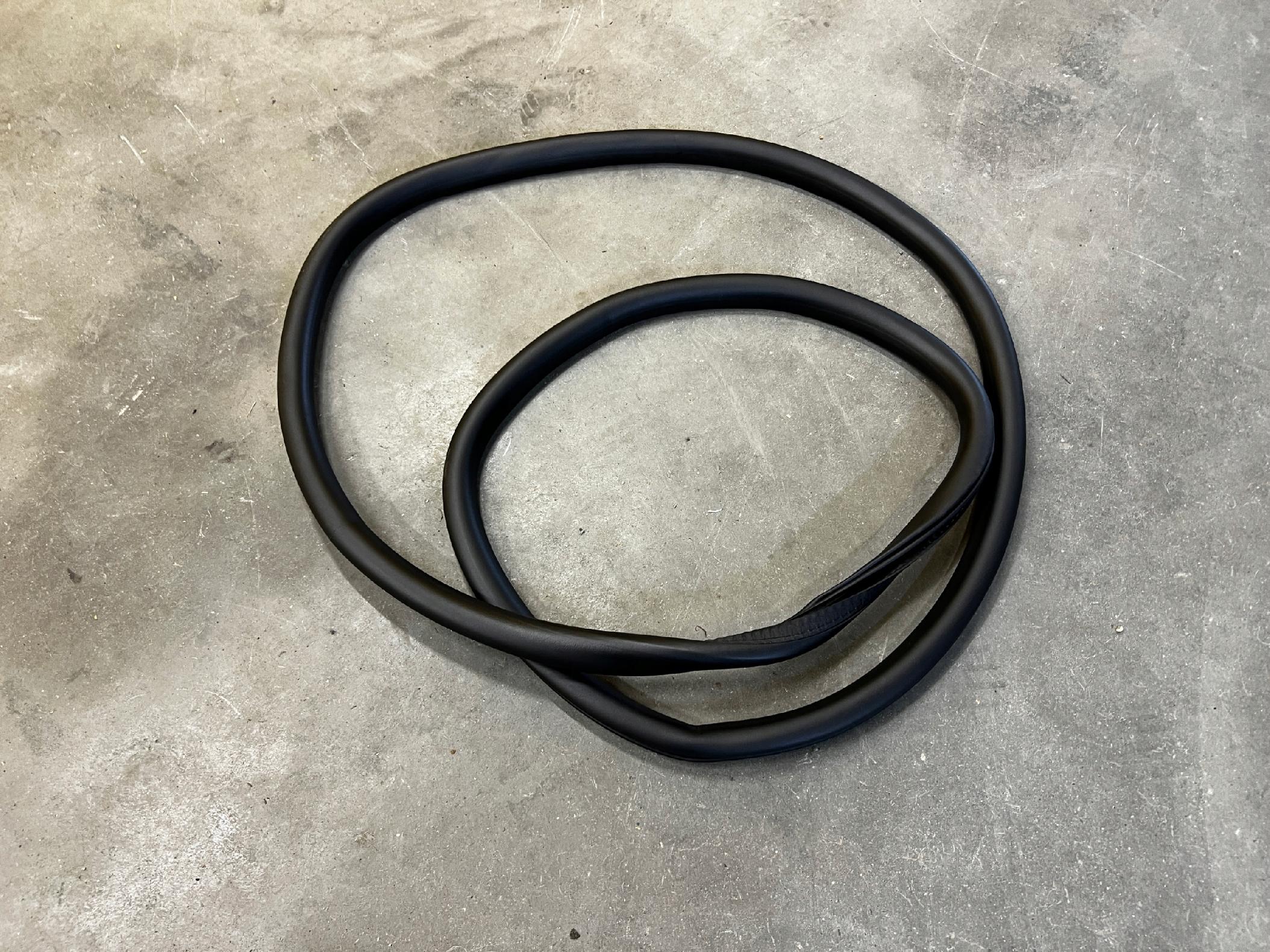 USZCZELKA DRZWI TYŁ LEWA PRAWA FORD KUGA MK3