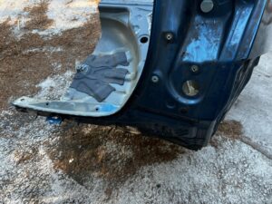 ĆWIARTKA BŁOTNIK PRÓG SŁUPEK PAS TYŁ PRAWY TOYOTA AURIS II HB