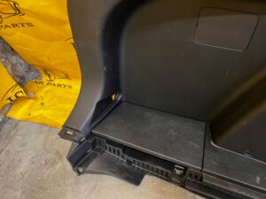 TAPICERKA BOCZEK BAGAŻNIKA TYŁ LEWY LEWA TOYOTA RAV4 V