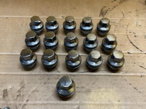 KOMPLET NAKRĘTKI DO KÓŁ 5 SZT RANGE ROVER LAND ROVER