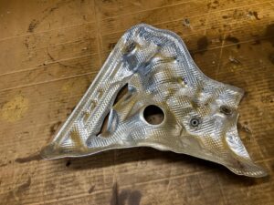 BLACHA OSŁONA TERMICZNA KATALIZATORA TOYOTA RAV4 V 2.5 HYBRID