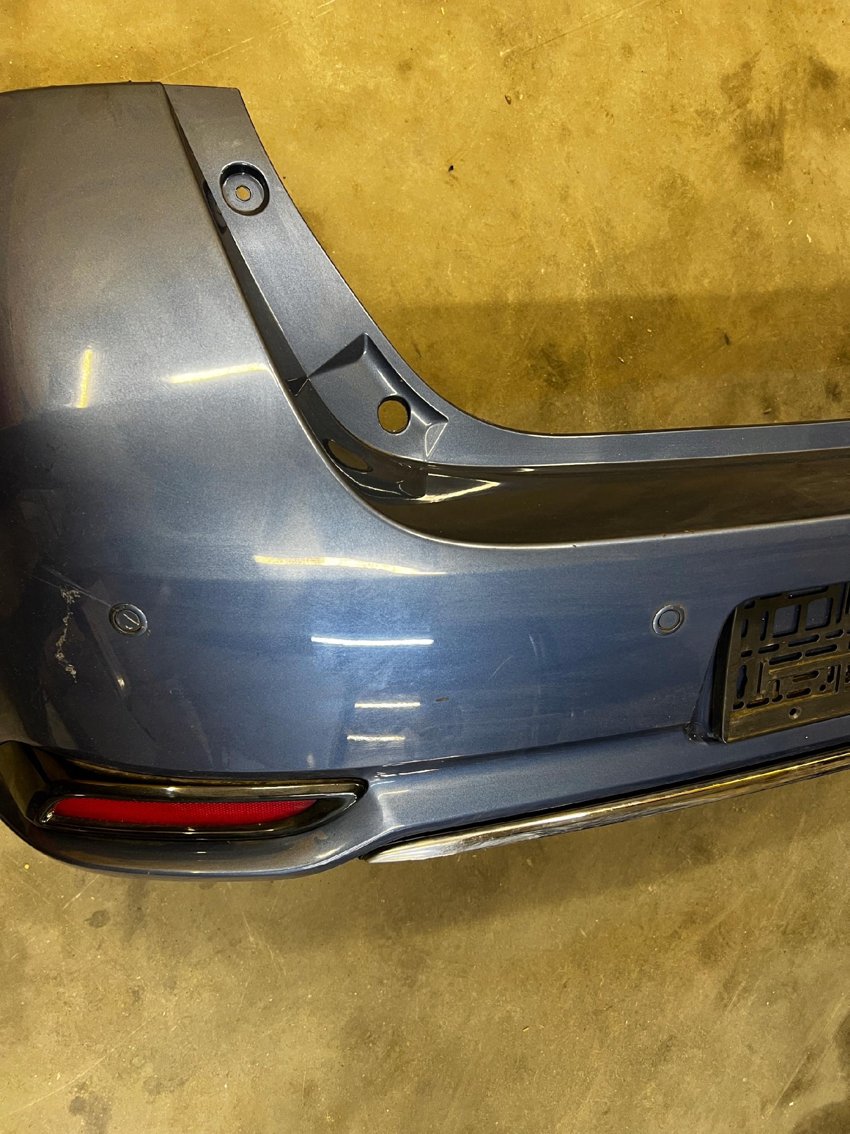 ZDERZAK TYŁ TYLNY 4 X PDC TOYOTA AURIS II LIFT HB