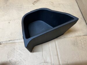 SCHOWEK POJEMNIK BAGAŻNIKA LEWY TOYOTA AURIS II HB