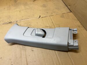 POSZYCIE OSŁONA SŁUPKA ŚRODKOWEGO B LEWY LEWA TOYOTA AURIS II