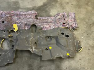 WYGŁUSZENIE WYKŁADZINA ŚCIANY GRODZIOWEJ TOYOTA AURIS II 1.8 HYBRID EU