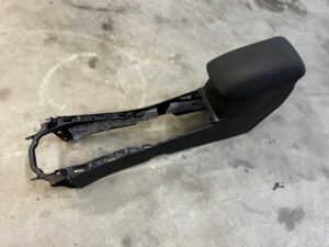 TUNEL ŚRODKOWY PODŁOKIETNIK TOYOTA AURIS II LIFT EU