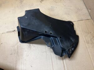 PŁYTA OSŁONA PODWOZIA TYŁ PRAWY PRAWA TOYOTA AURIS II HB