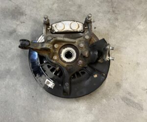 ZWROTNICA PIASTA TARCZA PRZÓD LEWY TOYOTA RAV4 V 2.5 HYBRID