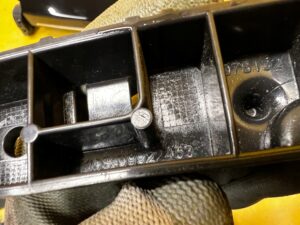 ŚLIZG MOCOWANIE WSPORNIK ZDERZAKA PRZÓD PRAWY PEUGEOT 2008 II