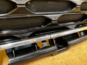 GRILL KRATKA ATRAPA ŚRODKOWA ZDERZAKA PRZÓD FORD KUGA MK3 ESCAPE MK4