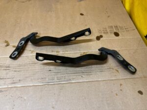 KOMPLET ZAWIASY MASKI POKRYWY SILNIKA FORD ESCAPE MK4 UM