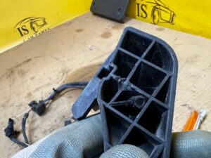 ŚLIZG MOCOWANIE WSPORNIK ZDERZAKA PRZÓD LEWY PORSCHE PANAMERA 970 I LIFT