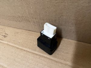 PRZYCISK WŁĄCZNIK PRZEŁĄCZNIK HAMULCA RĘCZNEGO TOYOTA AURIS II