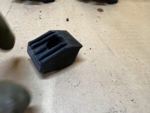 ODBÓJ ODBOJNIK KLAPY TYŁ BAGAŻNIKA FORD ESCAPE MK4