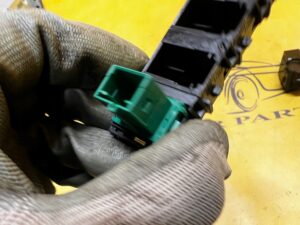 PRZYCISK PRZEŁĄCZNIK GUZIK ASYSTENTA PASA ZAŚLEPKA OSŁONA PEUGEOT 2008 II