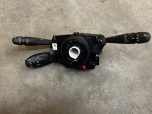 PAJĄK MANETKI PRZEŁĄCZNIK ZESPOLONY TAŚMA PEUGEOT 2008 II EU