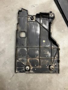 PŁYTA OSŁONA PODWOZIA PRZÓD PRAWY PRAWA TOYOTA AURIS II