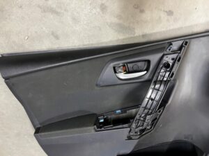 BOCZEK TAPICERKA DRZWI PRZÓD LEWY TOYOTA AURIS II LIFT