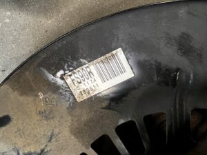 ZWROTNICA PIASTA TARCZA PRZÓD PRAWY TOYOTA RAV4 V 2.5 HYBRID