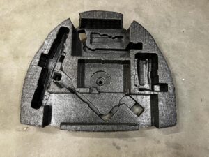 SCHOWEK STYROPIAN ZESTAWU NAPRAWCZEGO BAGAŻNIKA TOYOTA AURIS II HB